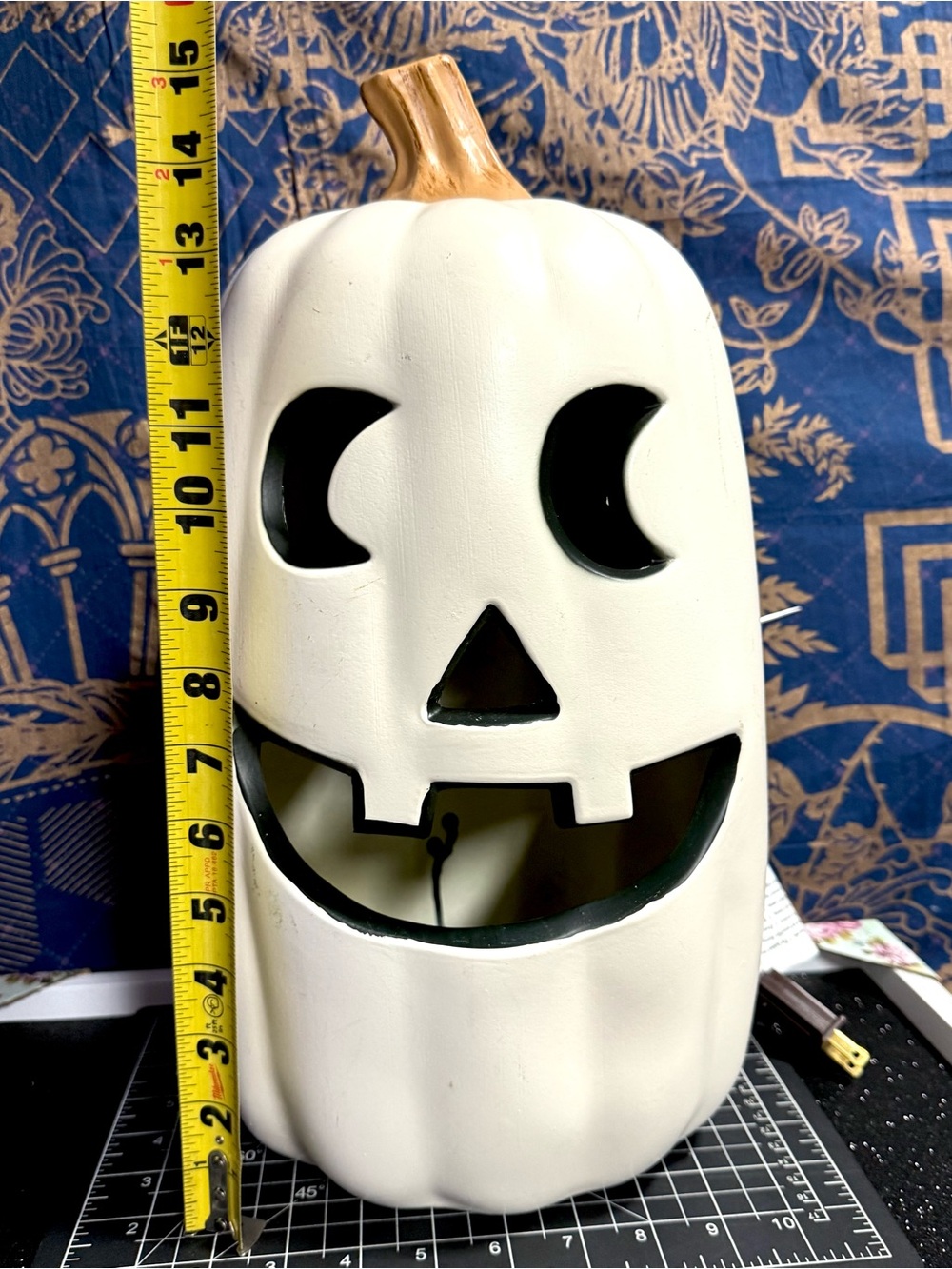 Large White Vintage-style Plastic Lighted Jack-o'-lantern
